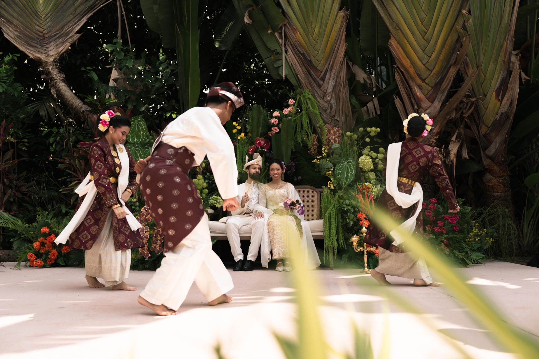 Guests dancing at the end of the Sanding celebration